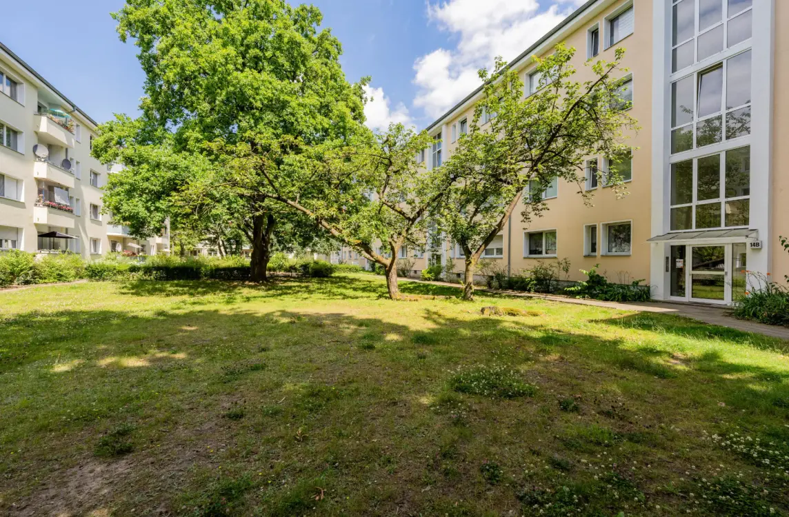 Großzügige Grünanlage im geschützten Innenhof