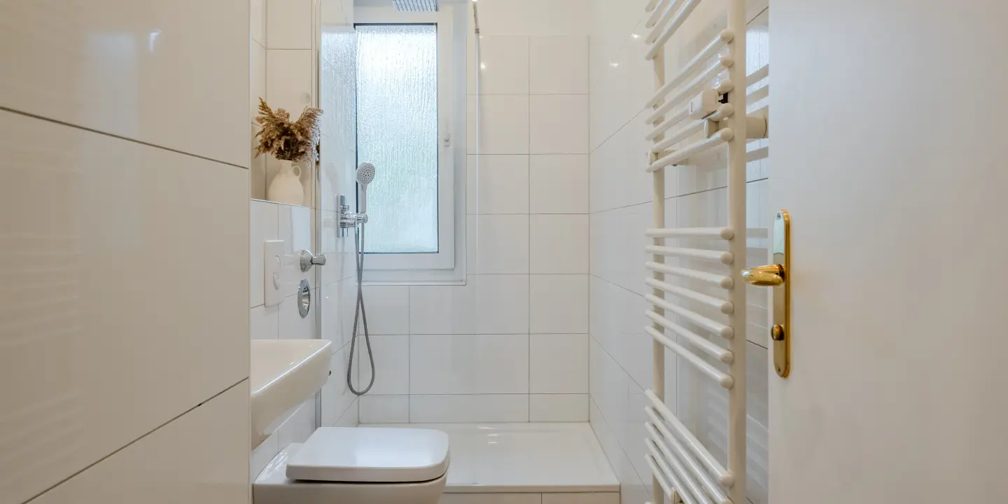 Tageslichtbad mit Regendusche