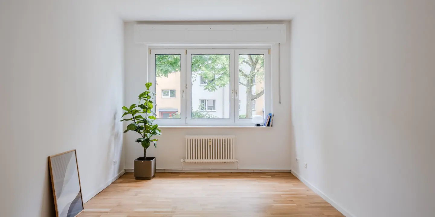Zimmeransicht mit Fenster 