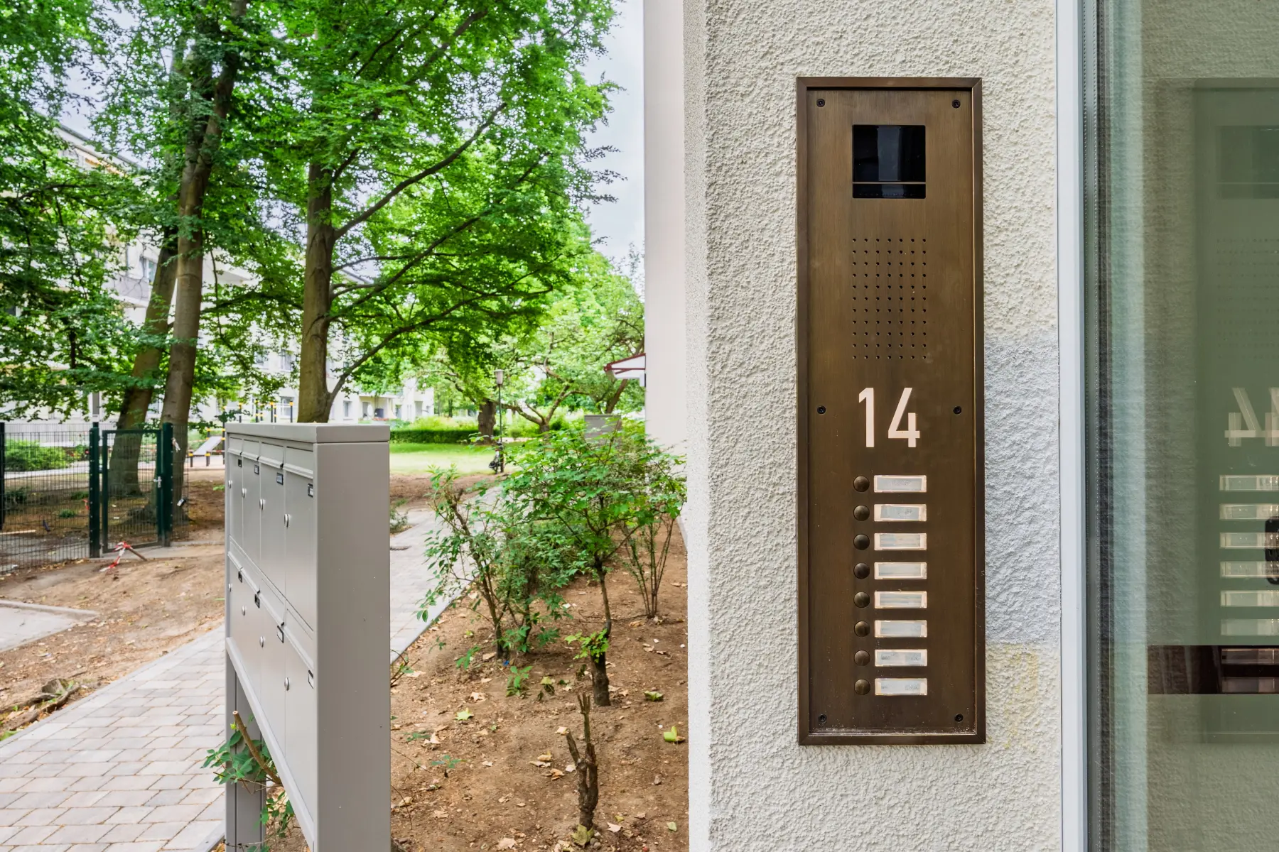Eingangsbereich mit Klingelpanel