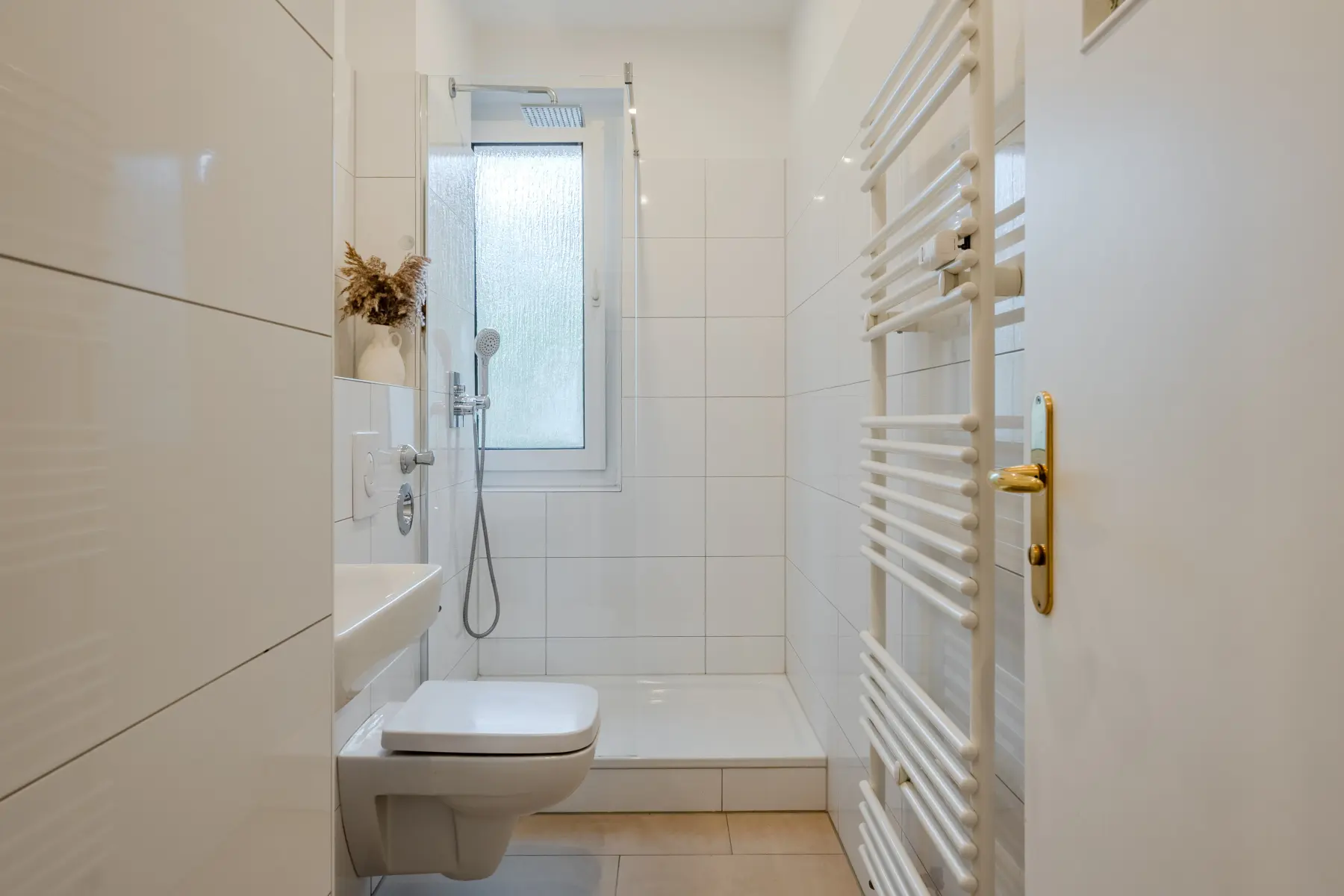 Tageslichtbad mit Regendusche